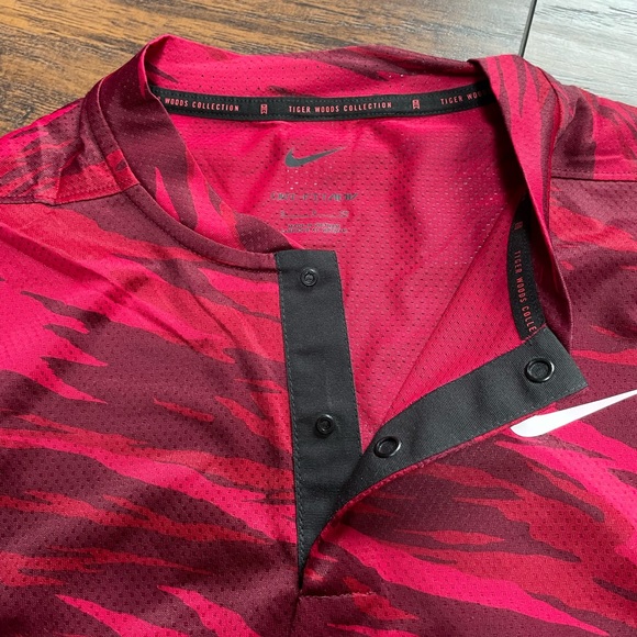 Men’s Nike Dri-FIT ADV Tiger Woods Golf Polo - Picture 9 of 12